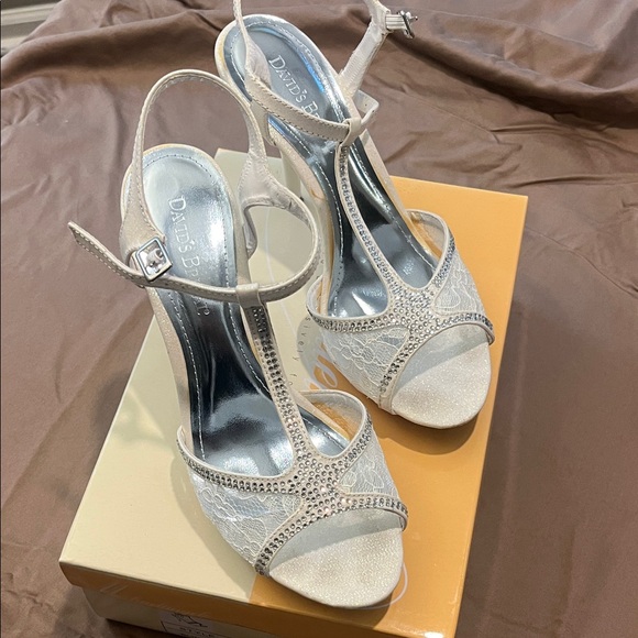 Michaelangelo Silver and White Heels - Picture 1 of 5
